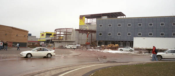 11_010403_entrance